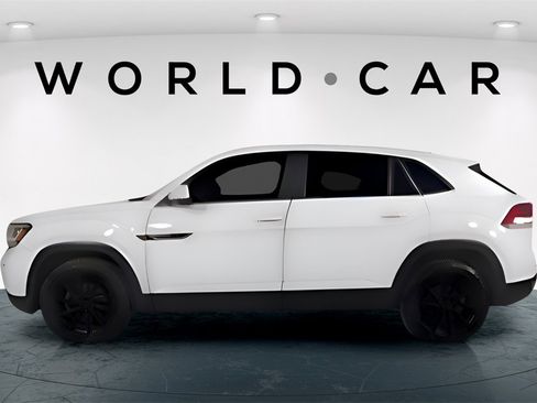 Used 2021 Volkswagen Atlas Cross Sport SE image 4