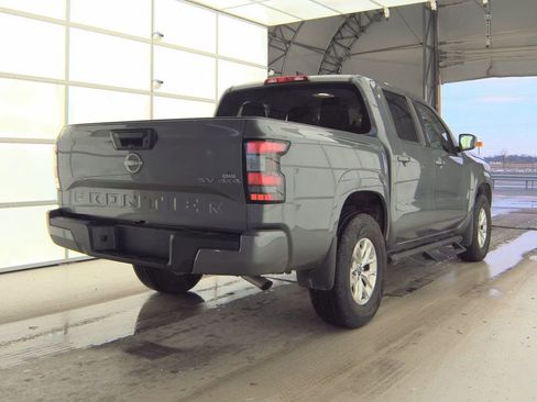 Used 2024 Nissan Frontier SV image 6