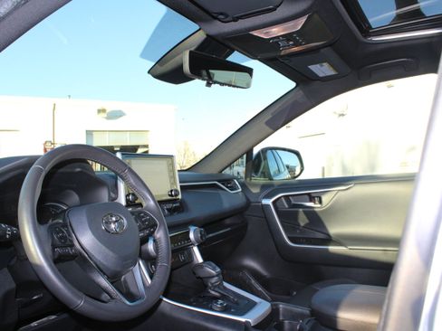 Used 2021 Toyota RAV4 XSE image 33