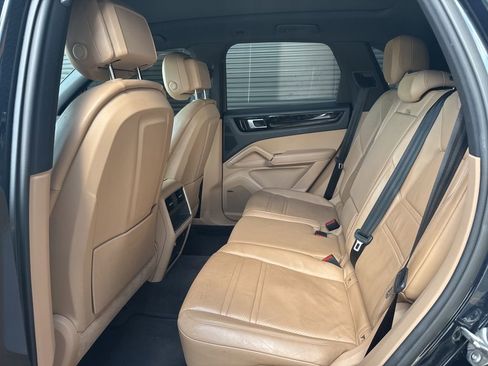 Certified 2020 Porsche Cayenne image 6