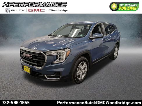 Used 2024 GMC Terrain SLE FWD image 1