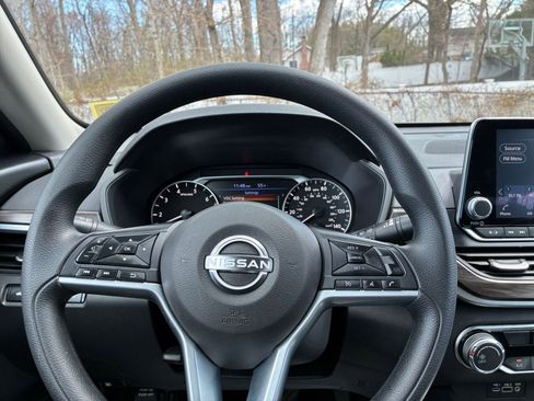 Used 2025 Nissan Altima 2.5 SV image 25