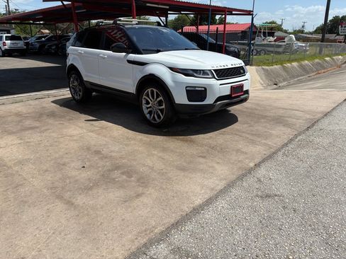 Used 2017 Land Rover Range Rover Evoque SE AWD/4WD image 2