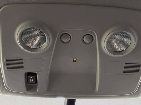 Used 2016 GMC Acadia SLE image 28