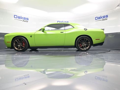 Used 2019 Dodge Challenger SRT Hellcat Redeye image 33