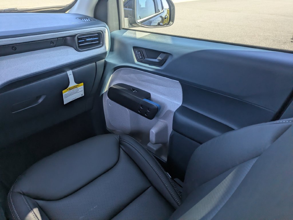 New 2026 Ford Maverick XLT w/ XLT Luxury Package FWD image 17