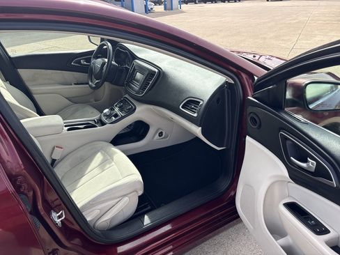 Used 2016 Chrysler 200 Limited w/ Convenience Group image 8