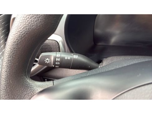 Used 2025 Kia Soul LX w/ LX Technology Package FWD image 20