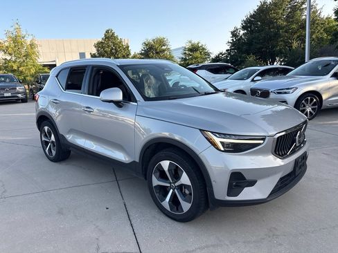 Used 2024 Volvo XC40 B5 Plus w/ Protection Package Premier AWD/4WD image 3