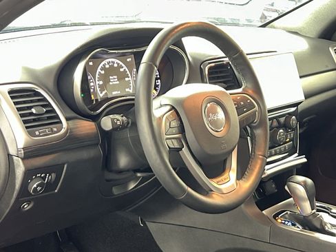 Used 2020 Jeep Grand Cherokee Altitude image 16