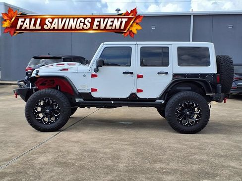Used 2013 Jeep Wrangler Unlimited Sahara w/ Connectivity Group AWD/4WD image 5