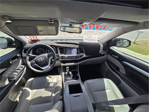 Used 2016 Toyota Highlander XLE FWD image 14