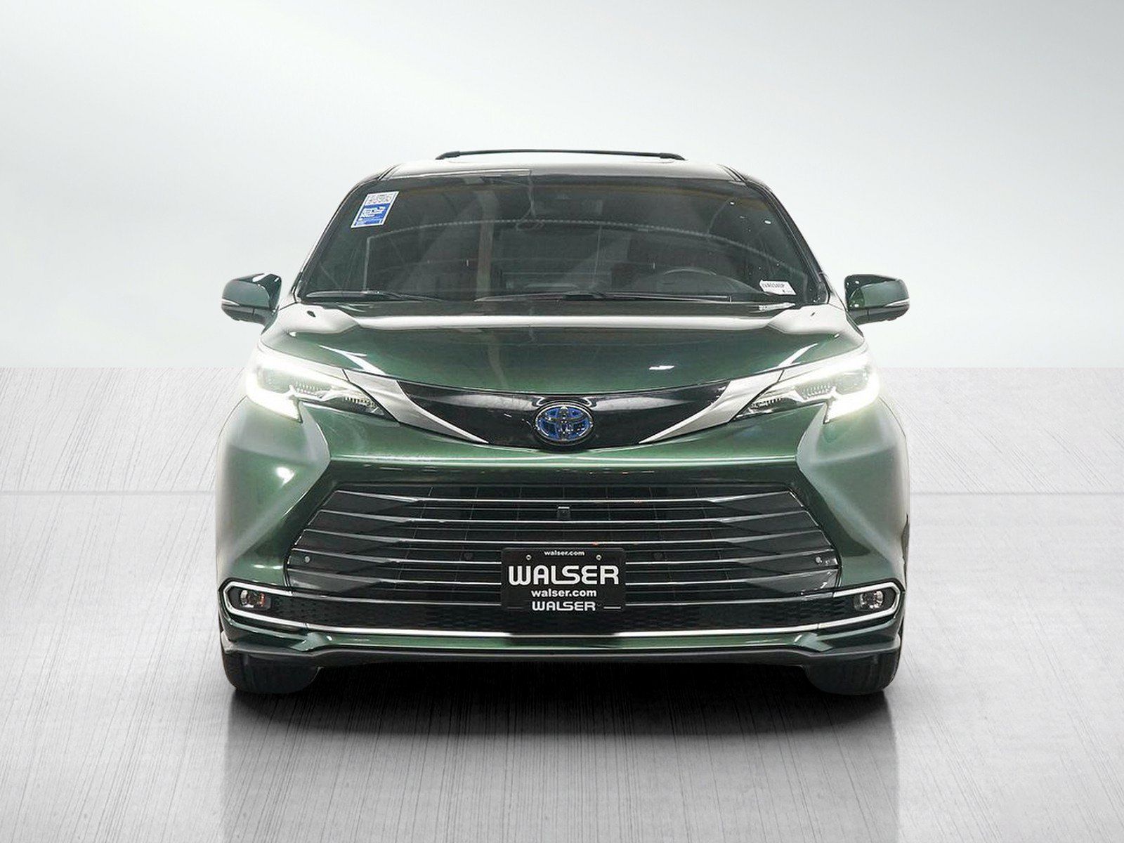 Used 2025 Toyota Sienna Platinum AWD/4WD image 8