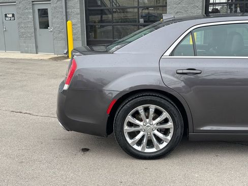 Used 2017 Chrysler 300 Limited image 48