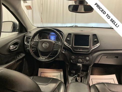 Used 2019 Jeep Cherokee Trailhawk w/ Cold Weather Group AWD/4WD image 2