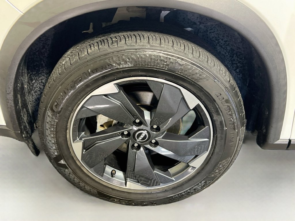 Used 2024 Nissan Rogue SV AWD/4WD image 13