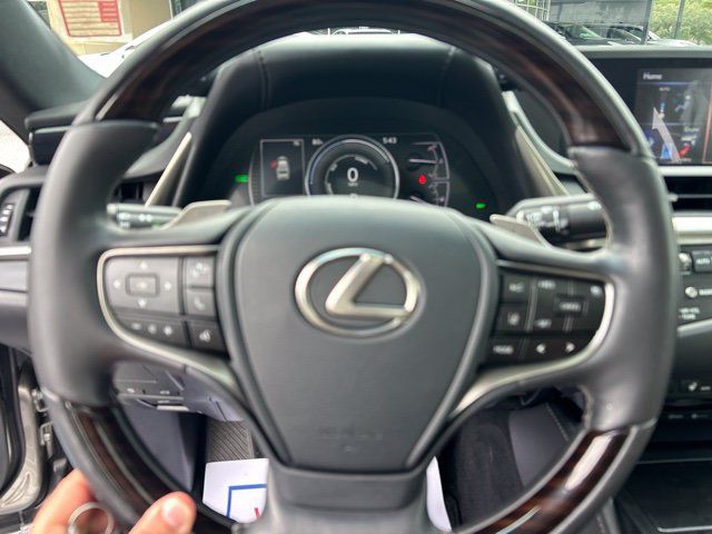 Used 2020 Lexus ES 300h w/ Premium Package FWD image 12