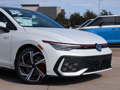 New 2026 Volkswagen GTI SE image 2