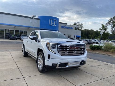 Used 2022 GMC Sierra 1500 Denali w/ Denali Reserve Package AWD/4WD image 2