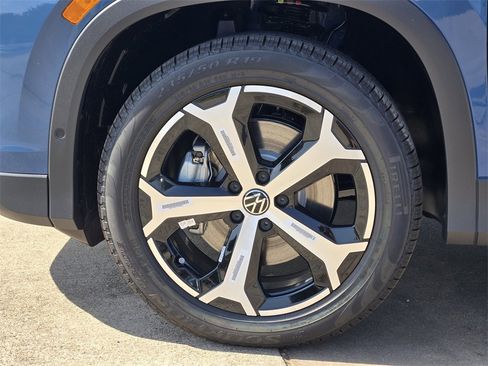 New 2025 Volkswagen Tiguan SE image 10