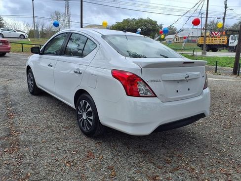 Used 2017 Nissan Versa SV FWD image 5