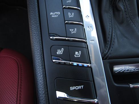 Used 2020 Porsche Macan Base image 23