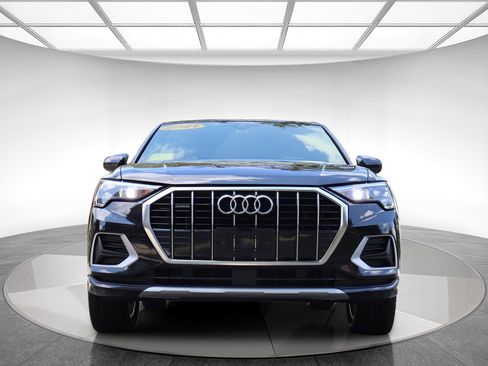 Used 2021 Audi Q3 2.0T Premium w/ Convenience Package AWD/4WD image 2