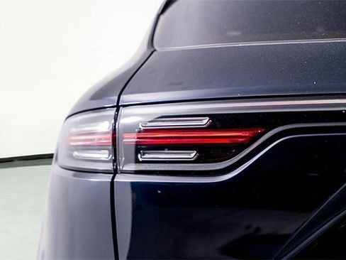 Used 2022 Porsche Cayenne S image 13