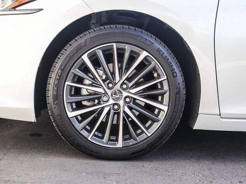 Used 2025 Lexus ES 300h w/ Premium Package FWD image 10
