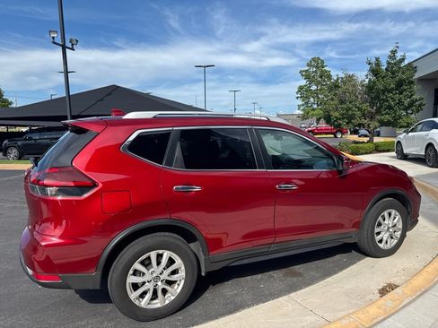 Used 2018 Nissan Rogue SV FWD image 4