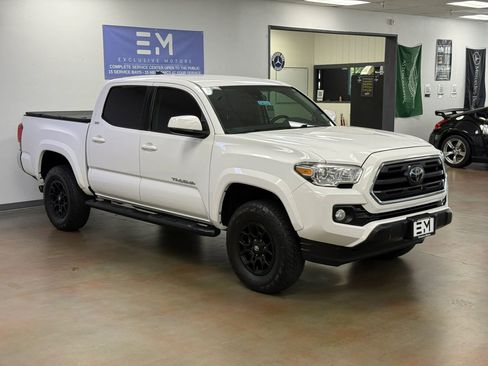 Used 2019 Toyota Tacoma SR5 RWD image 2