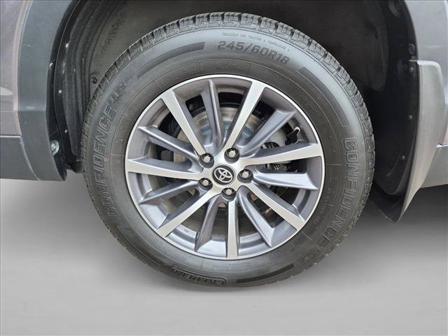 Used 2019 Toyota Highlander XLE AWD/4WD image 14