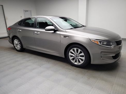 Used 2018 Kia Optima LX w/ 17" Alloy Wheels Package FWD image 11