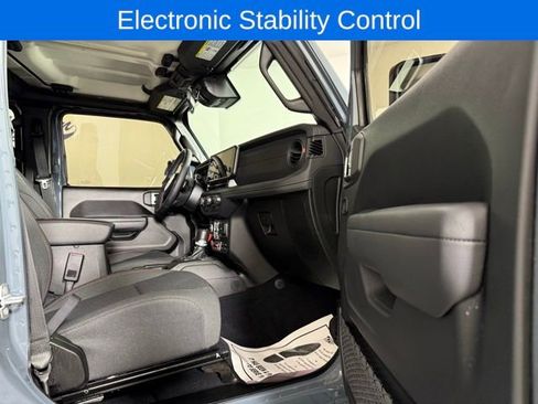 Used 2025 Jeep Wrangler Unlimited Rubicon image 17