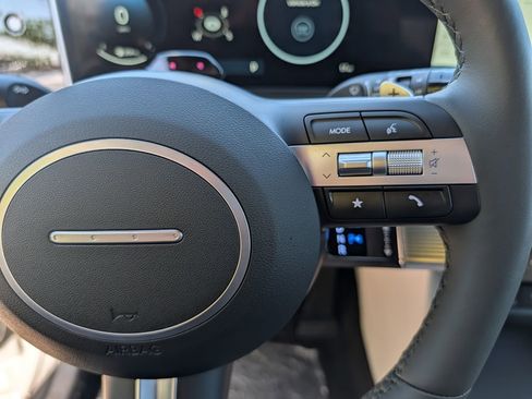 New 2025 Hyundai Tucson Limited image 16