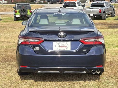Used 2022 Toyota Camry SE image 6