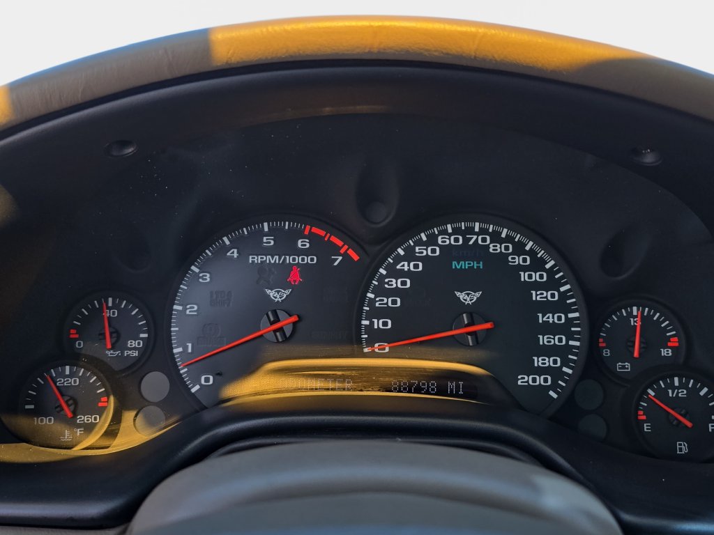 Used 2004 Chevrolet Corvette Coupe w/ Preferred Equipment Group RWD image 19