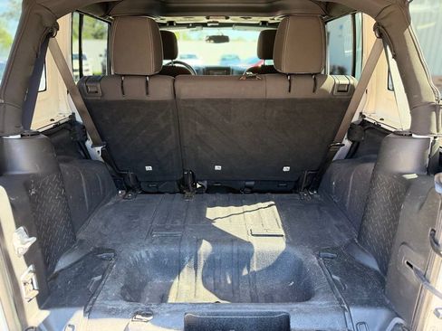 Used 2017 Jeep Wrangler Unlimited Sahara AWD/4WD image 26