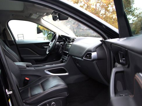 Used 2020 Jaguar F-PACE Prestige image 18