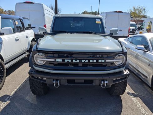 Used 2022 Ford Bronco Outer Banks w/ Sasquatch Package image 2