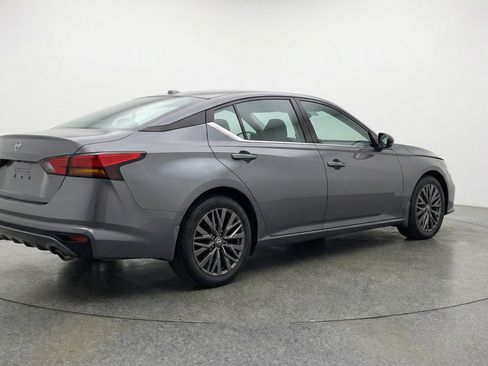 Used 2025 Nissan Altima 2.5 SV image 9