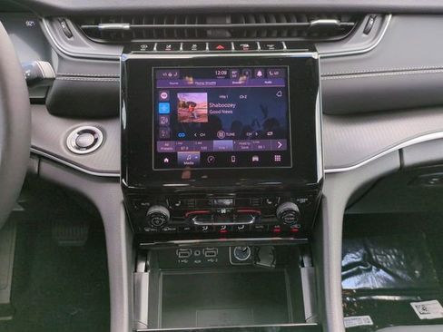 New 2025 Jeep Grand Cherokee L Laredo w/ Luxury Tech Group I image 17