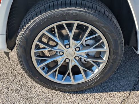 New 2025 Jeep Grand Cherokee Summit image 11