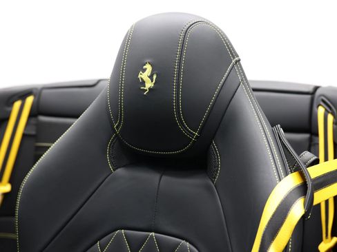 Used 2015 Ferrari California T RWD image 18