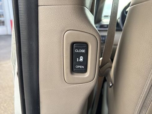 Used 2011 Honda Odyssey EX-L image 17