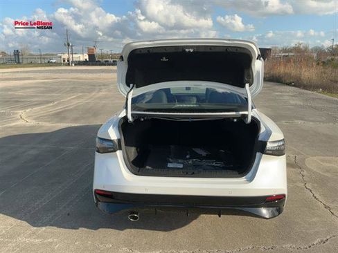 New 2026 Nissan Sentra SR w/ SR Premium Package FWD image 7