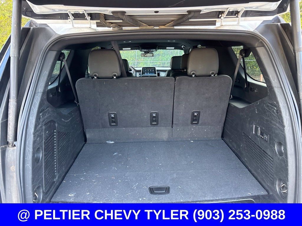 Used 2024 Chevrolet Suburban LT w/ Luxury Package RWD image 25