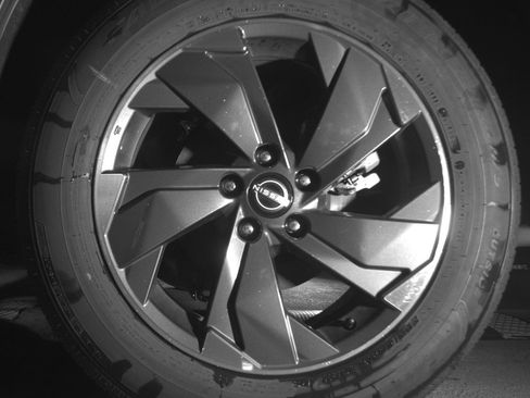 Used 2025 Nissan Rogue SV FWD image 14