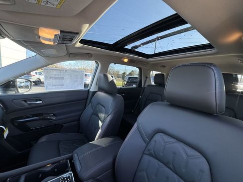 New 2026 Nissan Pathfinder Platinum image 22