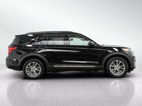 Used 2020 Ford Explorer XLT w/ Equipment Group 202A AWD/4WD image 7